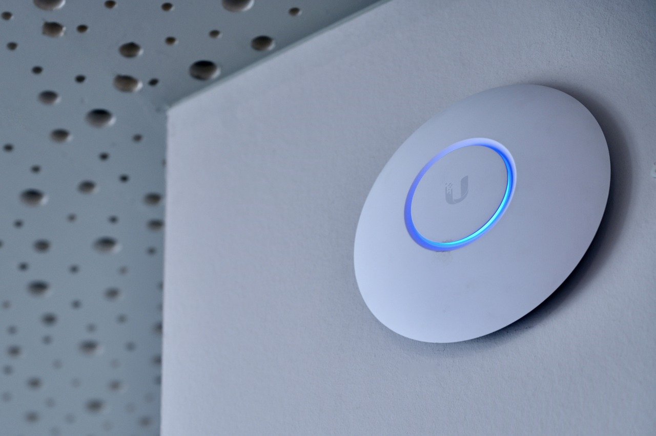 creating one wifi network with multiple access points