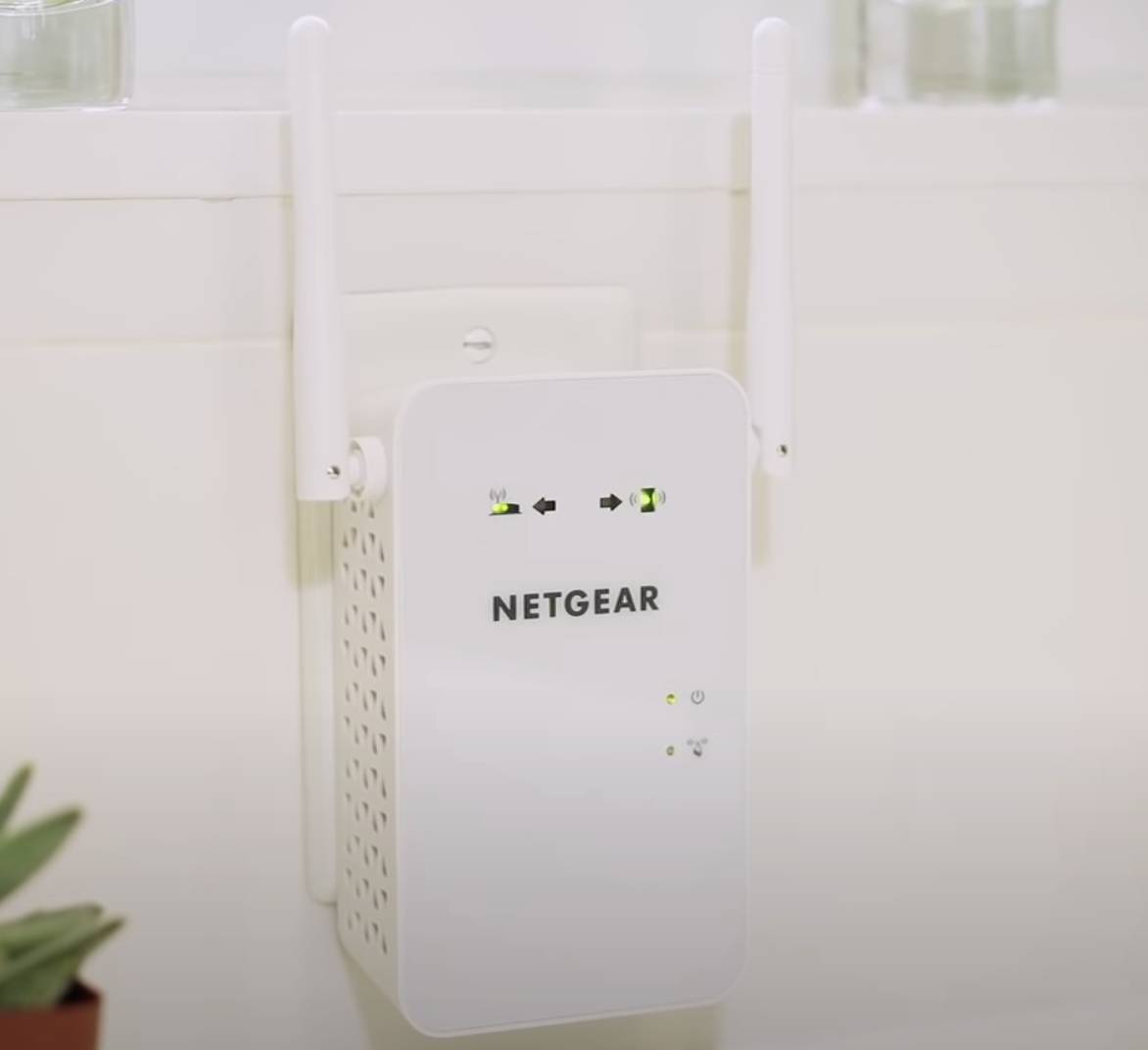 how to reset Netgear wifi extender