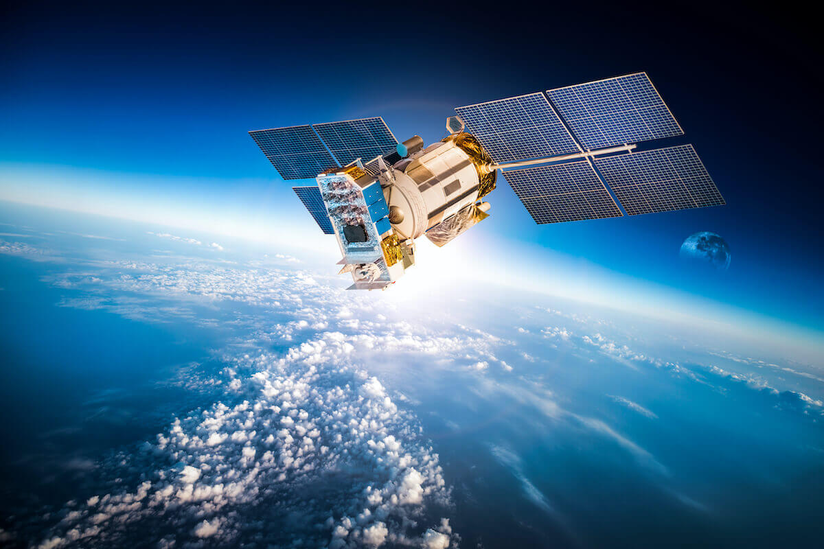 fixed wireless vs satellite