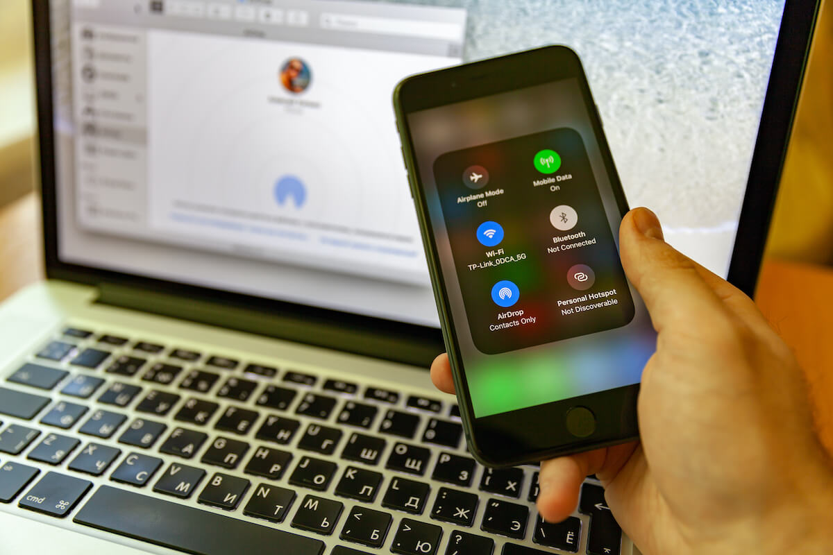 how to airdrop wifi password